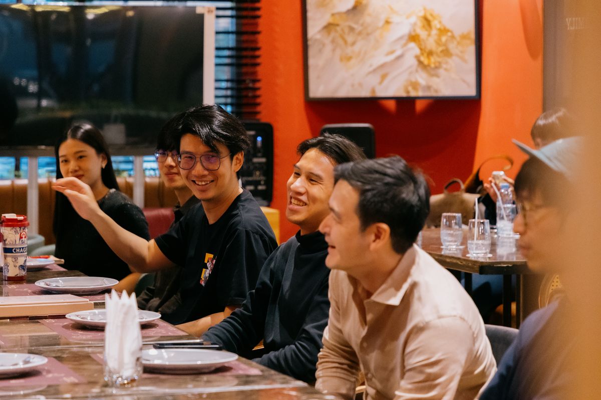 Laughter around the dinner table — a spontaneous moment at Flow's Table